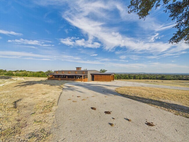 1016 Luckenbach-Cain City Rd