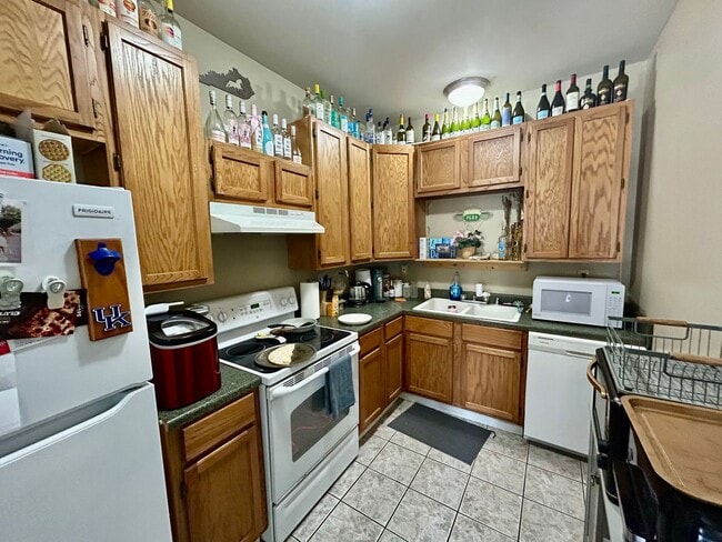 145 Montmullin St