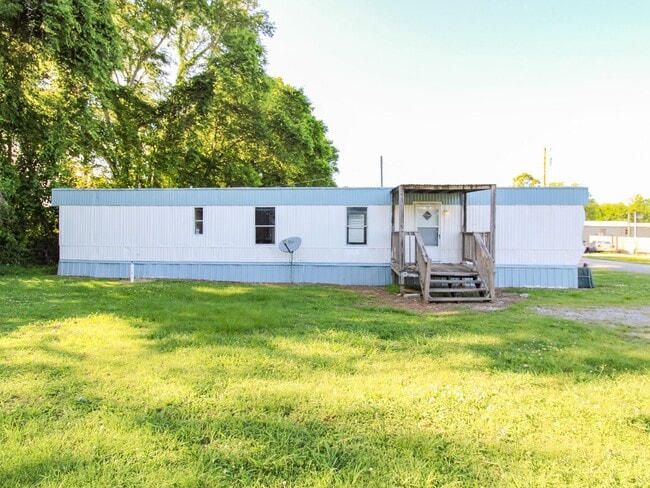 Photo - Convenient Pulaski Location – Lawn Care Included!