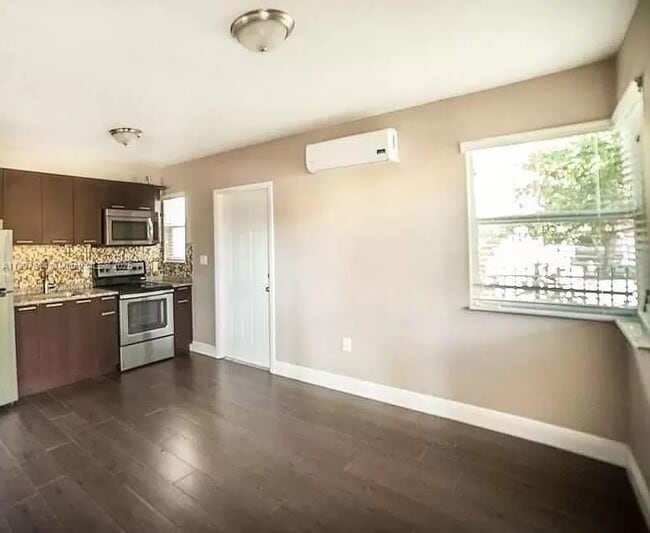 Photo - 500 SW 9th Ave Apartment Unit 1
