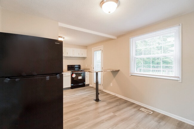 Photo - 608 Jeffery Ct