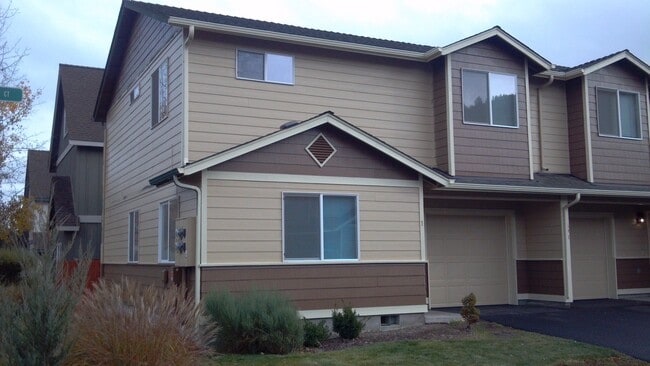 Building Photo - 3-Bedroom Townhouse in The Pines at Pilot Butte Community