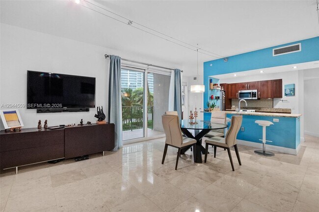 19900 E Country Club Dr Unit 212