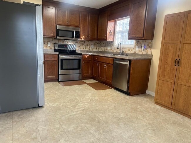 Photo - 108 Ann Bradley Dr