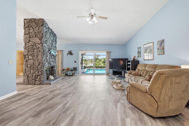 Photo - 191 Parkwood Dr S