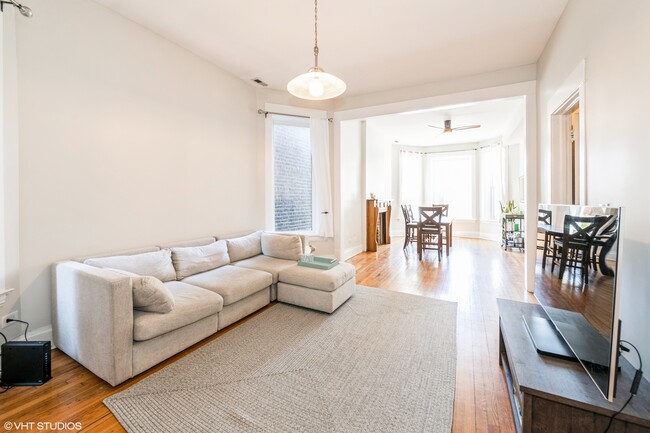 Building Photo - 849 N Damen Ave Unit 1 Rental