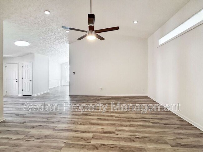 Photo - 4406 Singletree Way