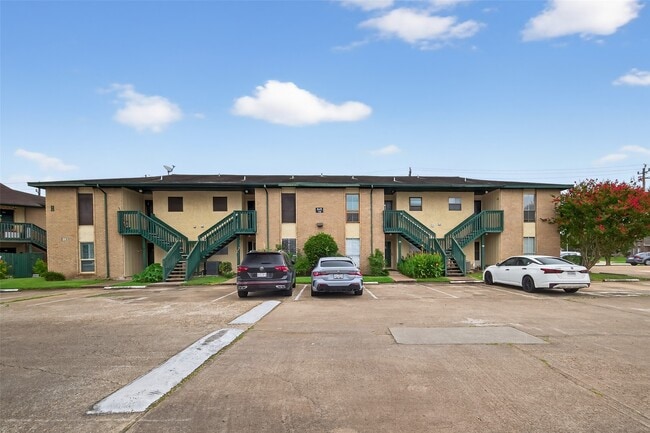 Building Photo - 1516 Bay Area Blvd Unit R4 Rental
