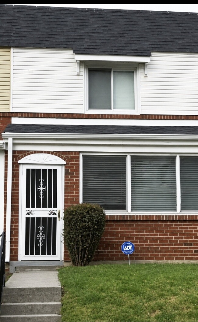 Building Photo - "Charming 2-Bedroom Sanctuary with Finished Basement in NE Washington, DC!"