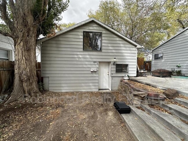 Building Photo - 659 Elm St