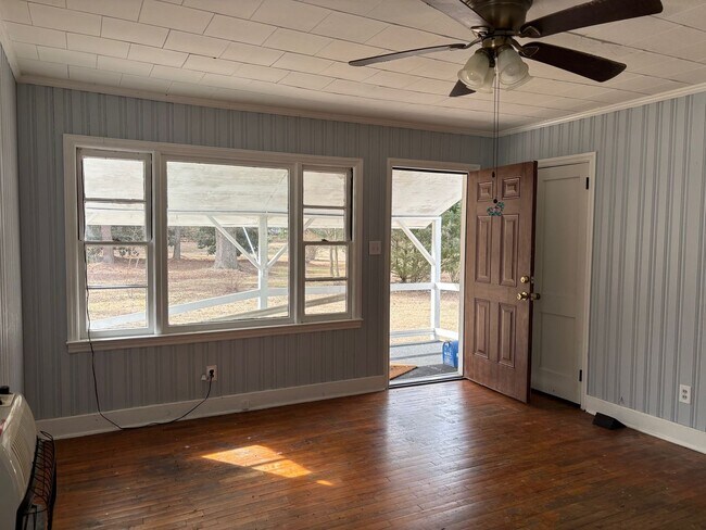 Photo - 3 BED, 1 BATH FARM HOUSE LOCATED IN STAR!