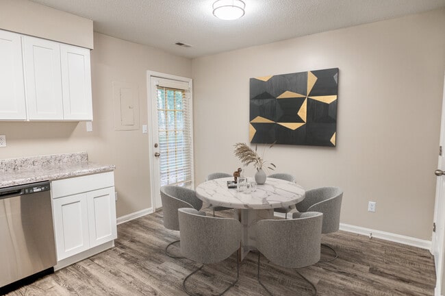 2BR, 1.5BA - 1100sf- Dining Area