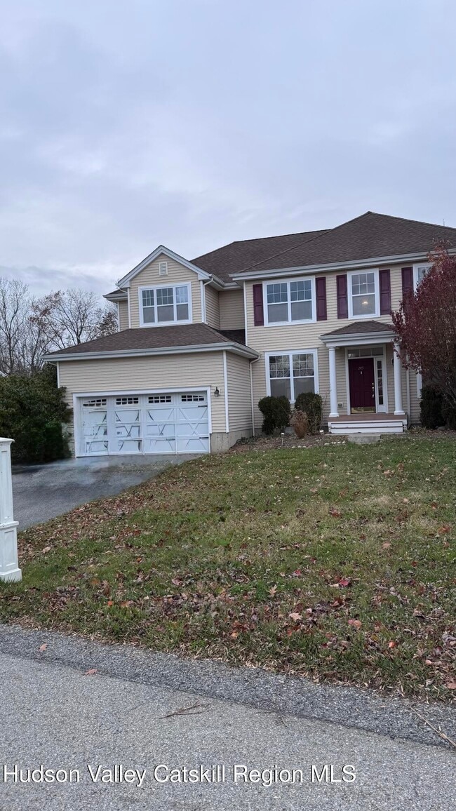 Photo - 245 Buttonwood Way