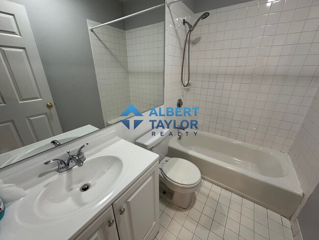 Photo - 1750 Washington St Unidad 10
