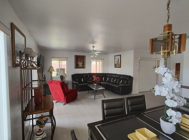 Photo - 616 White Water Dr