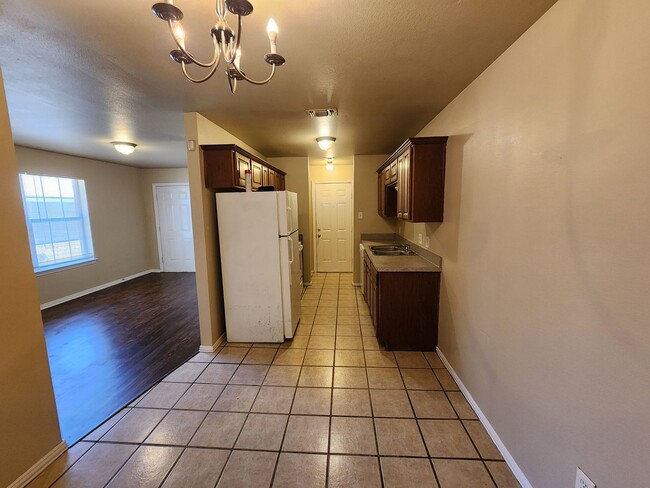 Photo - 3 Bedroom Duplex In South Fort Worth Unit 939 Baker Street