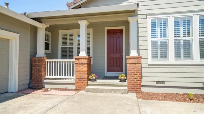 1975 Lansdowne Way