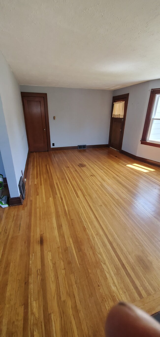 Building Photo - 98 Enola Ave Unit Lower