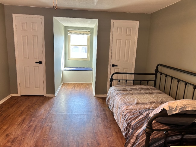 Building Photo - 2012 E Tonopah Dr