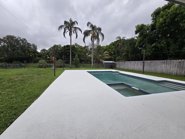 840 NW 48th Ave