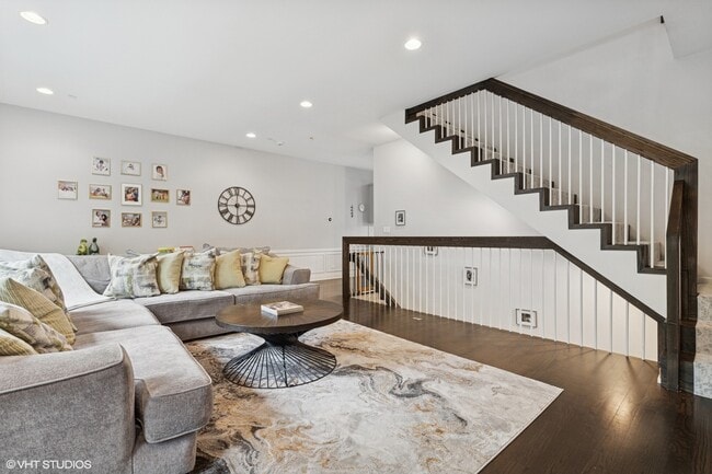 Photo - 7771 Van Buren St