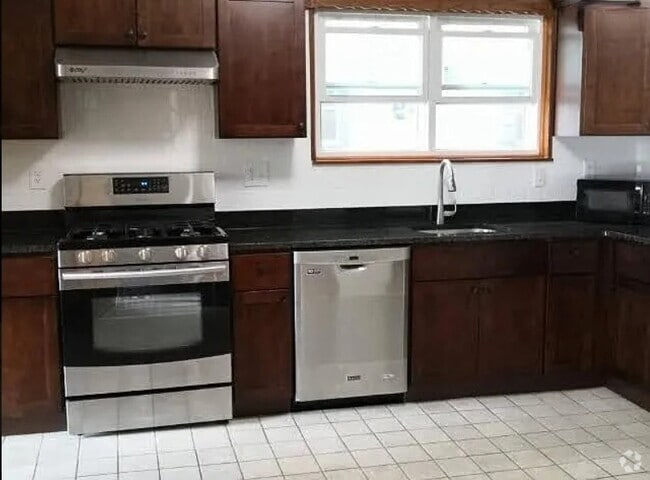Building Photo - 24 Hardwick St Unit 1 Rental