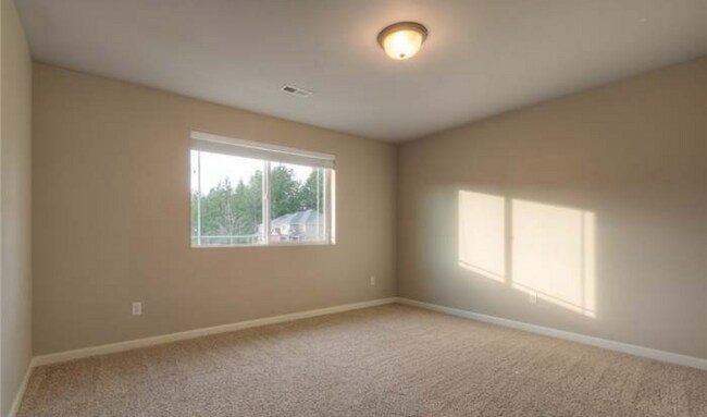 Photo - 3800 Southlake Dr SE