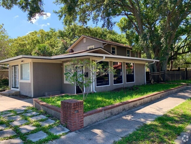 Building Photo - Spacious Winter Park Village area house fo...