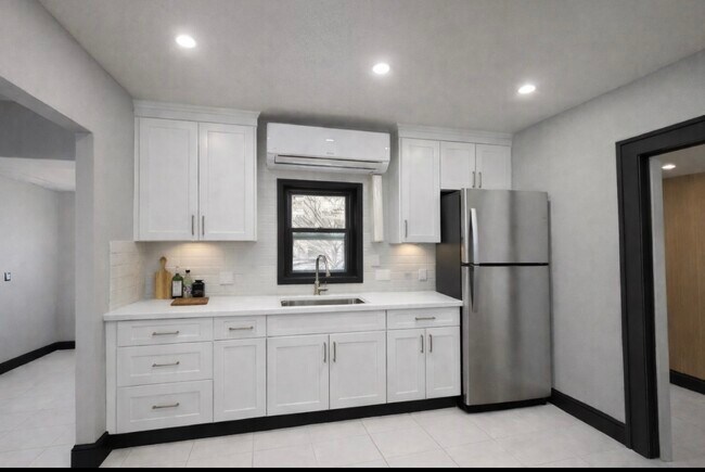 Photo - 807 Cuyahoga St