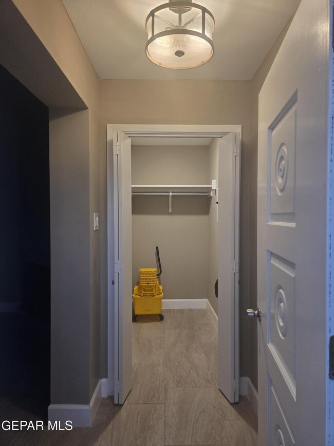 Photo - 15000 Ashford St