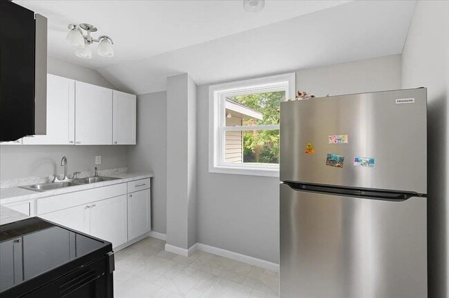 Photo - 89 Oakwood Dr