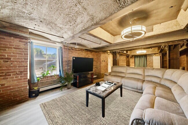 Photo - 117 S Lombard Ave