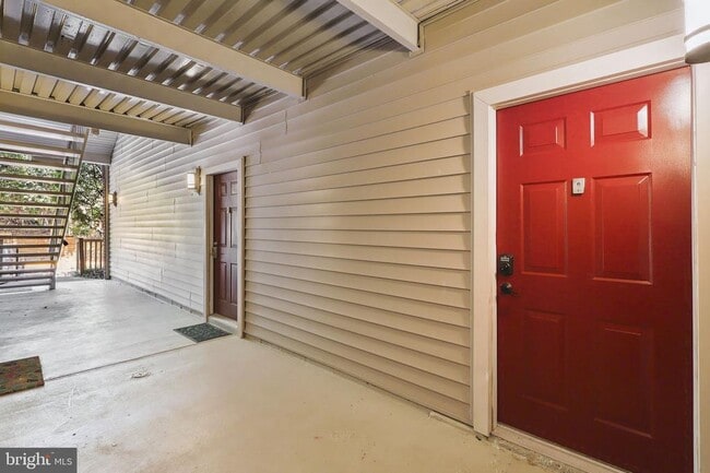 Building Photo - 1725 Ascot Way Unit 1725B