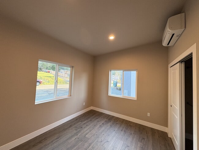 Photo - 1680 SE Crescent Dr