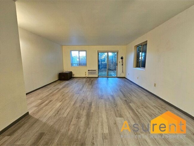 Building Photo - Charming 2-bedroom, 1.5-bathroom Ashland home