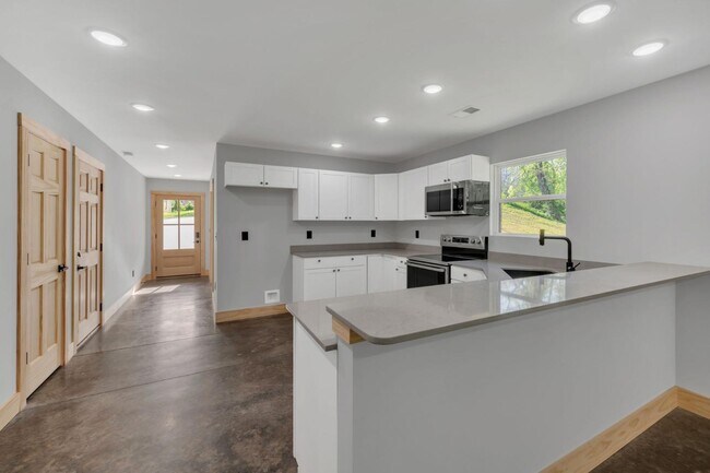 Photo - 110 Hooper Dr