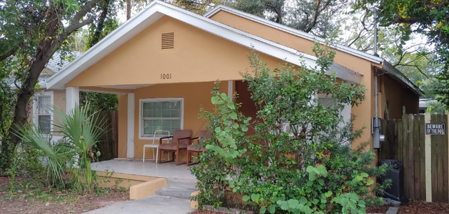 Building Photo - 1001 W Cypress St Rental