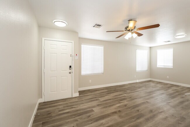 Photo - 523 Roberta Alecia Ave