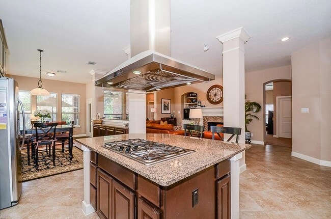 Photo - 703 Holington Way