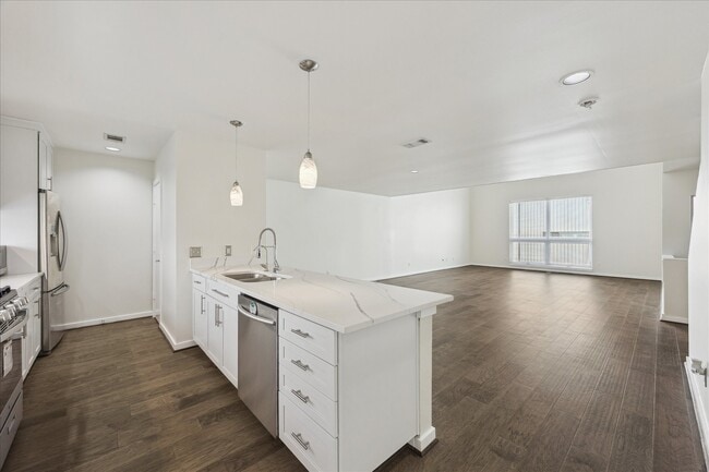 Photo - 1617 Tuam St