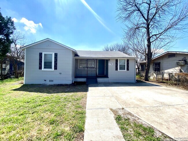 Photo - 178 Sweetbriar Ave Condo