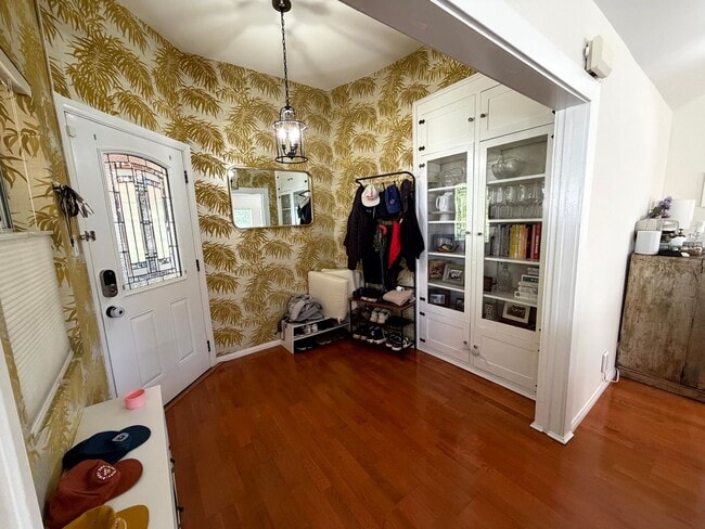Photo - 3730 Edenhurst Ave Unit Front House