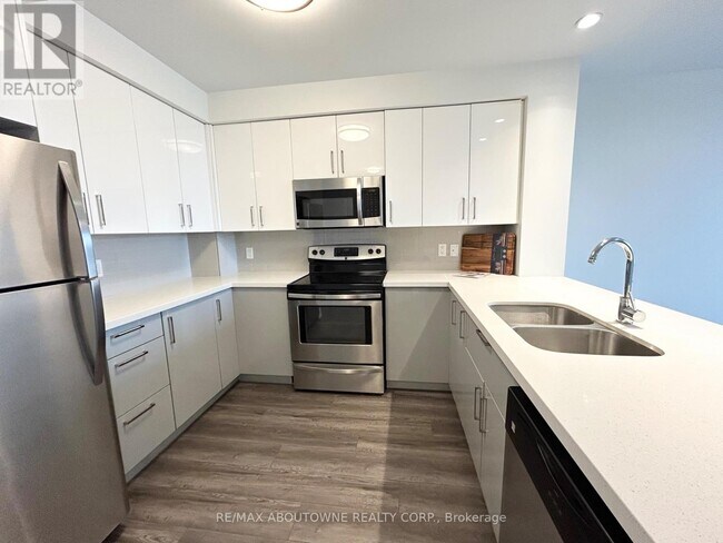 Photo - 460 Belmont Ave W