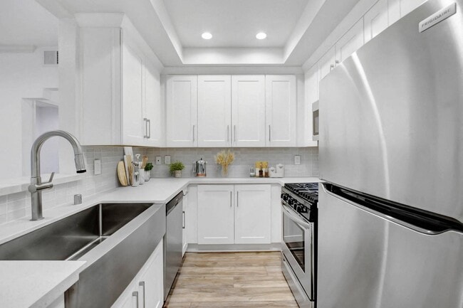 Building Photo - 311 S. Swall Drive Apartments