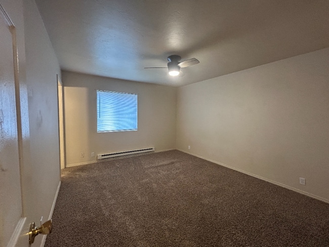 Photo - 950 Sparks St N