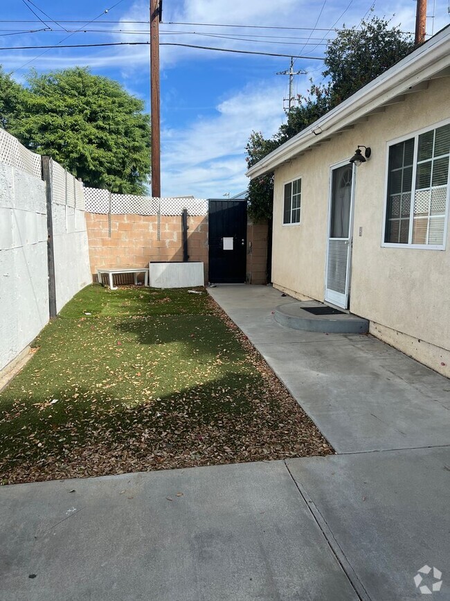 Building Photo - 7555 Collett Ave Unit 16030 Saticoy St. Rental