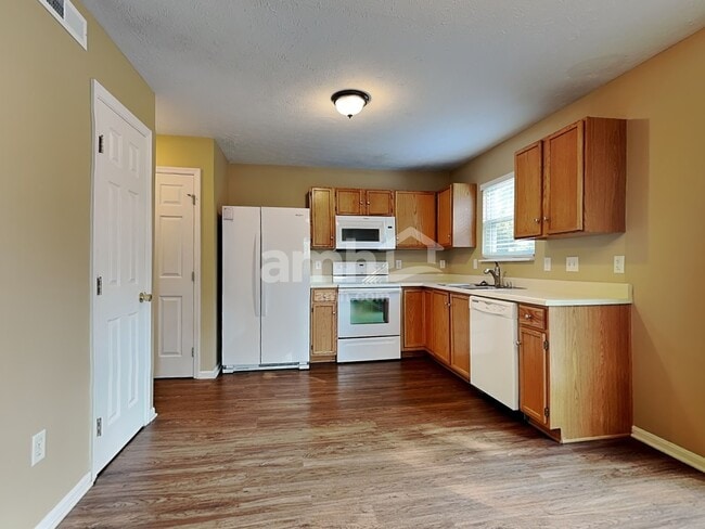 Photo - 640 Linden Creek