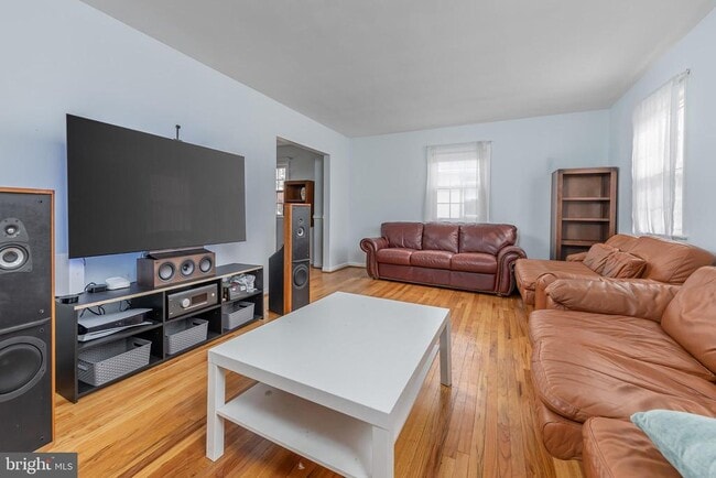 Photo - 307 Dickinson Rd