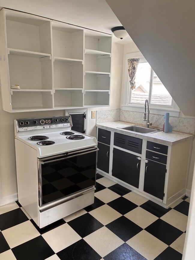 1205 Summit St Unit 1/2