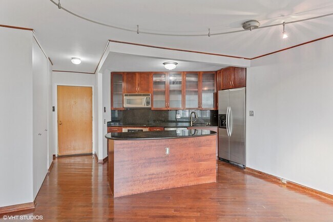 Photo - 211 E Ohio St